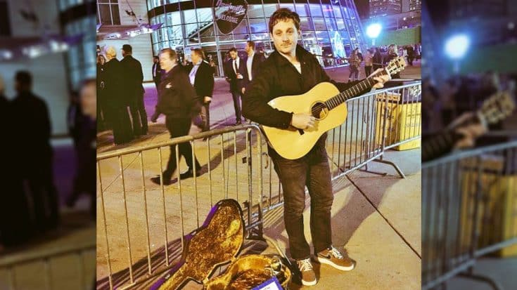 Grammy Winner Goes Almost Completely Unnoticed Playing On Street Outside The CMAs | Country Music Videos
