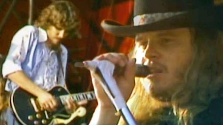 You Won’t Be Able To Take Your Eyes Off Of Skynyrd’s Sweltering Performance Of ‘T For Texas’ | Country Music Videos