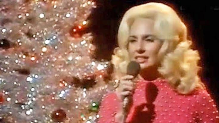 Tammy Wynette’s 1970 Version Of ‘Blue Christmas’ | Country Music Videos