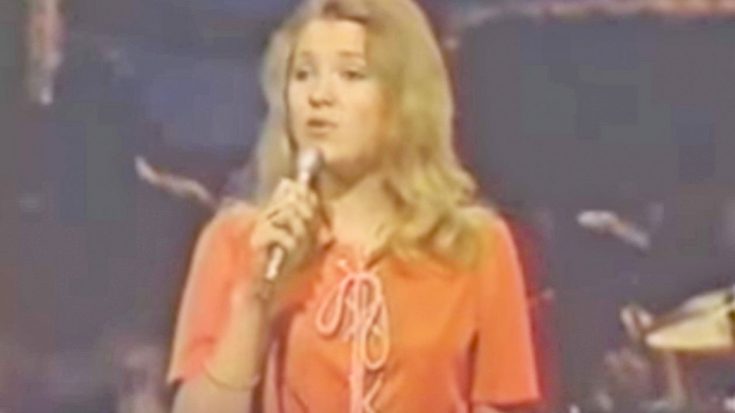 13-Year-Old Tanya Tucker Sings Of A Yearning For Love Lost In ‘Delta Dawn’ | Country Music Videos