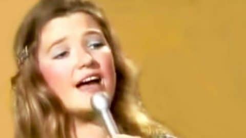 Watch A Teenage Tanya Tucker Gracefully Sing Her First #1 Hit, ‘What’s Your Mama’s Name’ | Country Music Videos