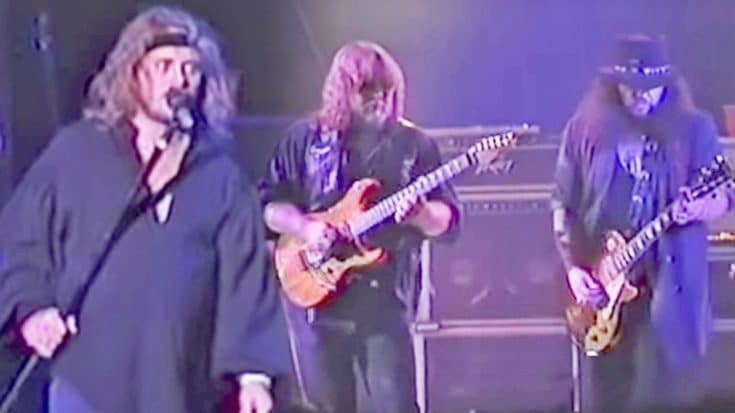 Lynyrd Skynyrd’s Live 1992 Performance Of ‘That Smell’ Packs A Powerful Punch | Country Music Videos