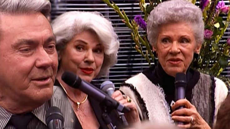 Country Folk Trio ‘The Browns’ Perform Their Hit ‘Three Bells’ For Star-Studded Audience | Country Music Videos