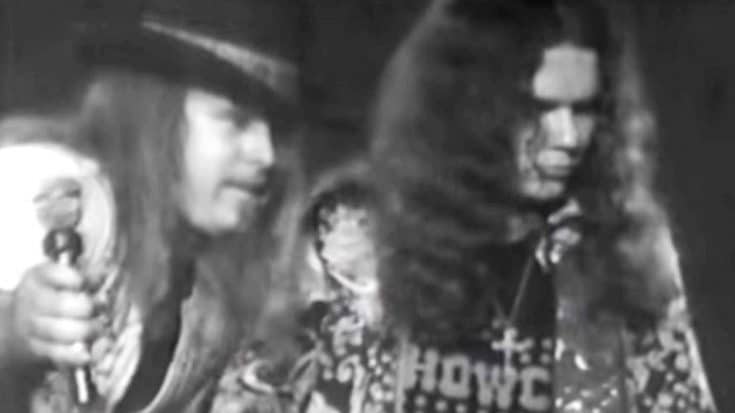Enjoy The Sweet Satisfaction Of Watching Skynyrd’s Convention Hall Performance Of ‘Gimme Three Steps’ | Country Music Videos