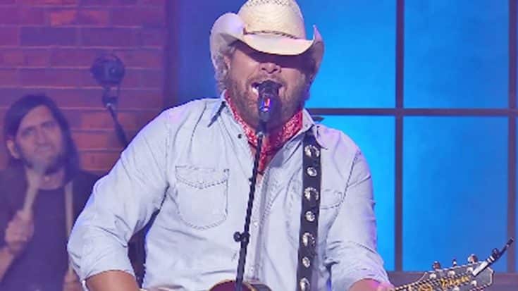 Toby Keith Honors Jerry Lee Lewis With Bluesy Version Of One Of His Biggest Hits | Country Music Videos