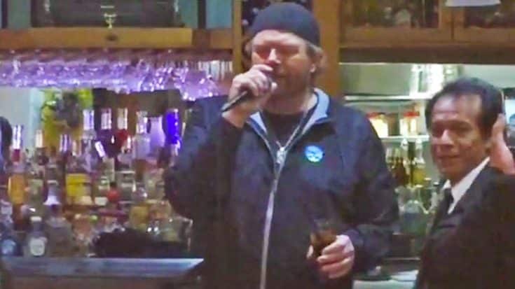 Toby Keith Sings Kenny Rogers Karaoke At Mexican Restaurant In 2016 | Country Music Videos