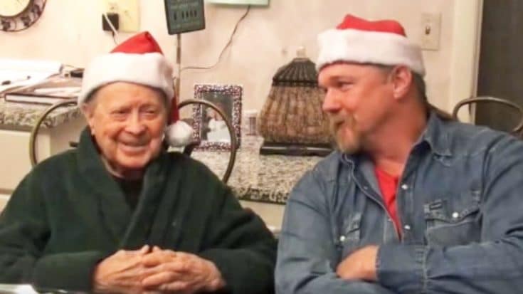Country Legend Little Jimmy Dickens Shares His Fondest Christmas Memories With Trace Adkins | Country Music Videos