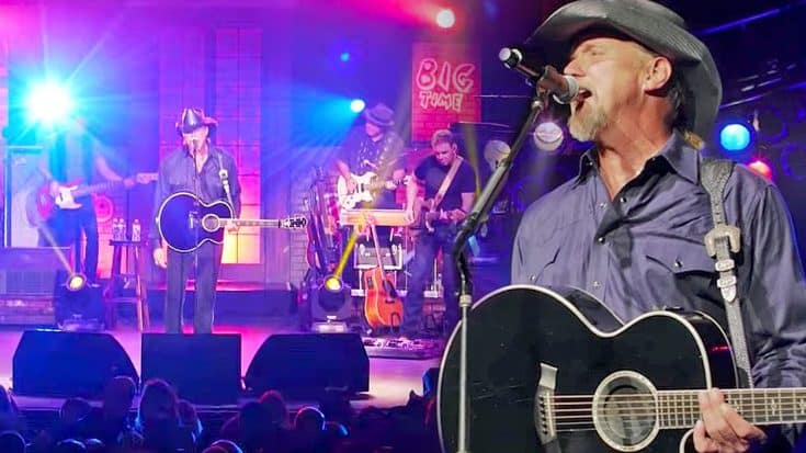 Packed House Crowds To Watch Trace Adkins Pour Raw Energy Into ‘Jesus And Jones’ | Country Music Videos