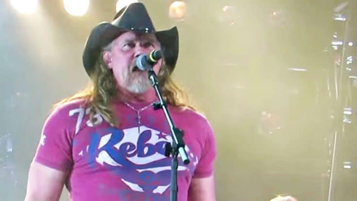 Country Gals Will Go Crazy For Trace Adkins’ Live Performance Of ‘Ladies Love Country Boys’ | Country Music Videos