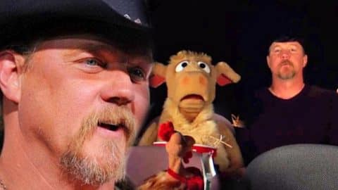Trace Adkins & Friends Watch The Lincoln Lawyer (Funny!) (VIDEO) | Country Music Videos