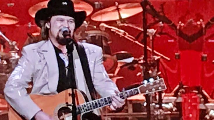 Travis Tritt Blew The Stage Away With Killer Randy Travis Tribute | Country Music Videos