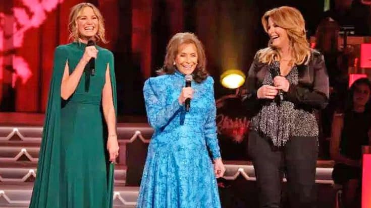 Loretta Lynn Joins Trisha Yearwood & Jennifer Nettles For Heavenly ‘Country Christmas’ Performance | Country Music Videos
