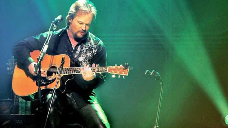 Travis Tritt Mourns A Devastating Loss With Moving ‘A World Without Haggard’ Performance | Country Music Videos