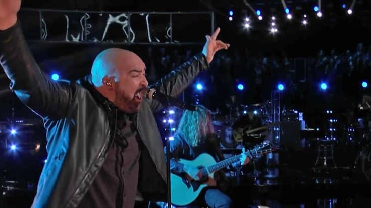 ‘Drift Away’ Gets Jaw-Dropping Makeover From Desperate ‘Voice’ Contestant | Country Music Videos