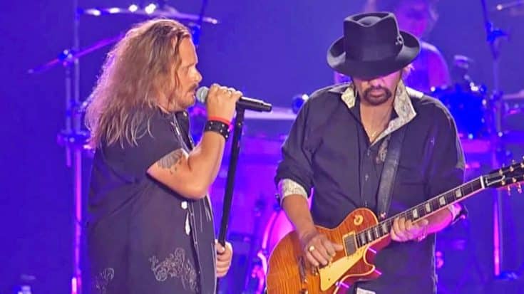 This Live Performance Of ‘Tuesday’s Gone’ At Freedom Hall Will Leave You At A Loss For Words | Country Music Videos