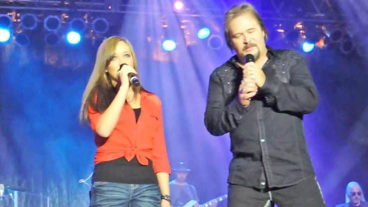 Travis Tritt’s Teenage Daughter Steals The Show During Impressive Stage Debut | Country Music Videos