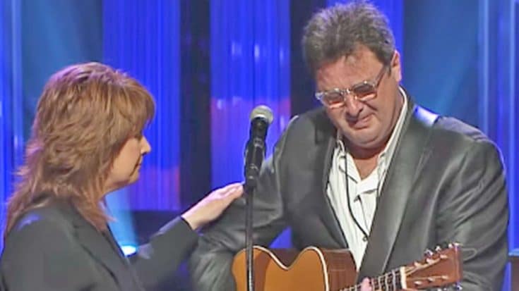Vince Gill Cries Mid-Performance While Singing ‘Go Rest High’ At George Jones’ Funeral | Country Music Videos
