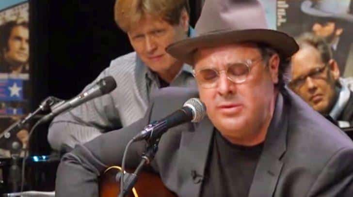 A Few Days After Merle’s Death, Vince Gill Sang About Being “Lost In A World Without Haggard” | Country Music Videos