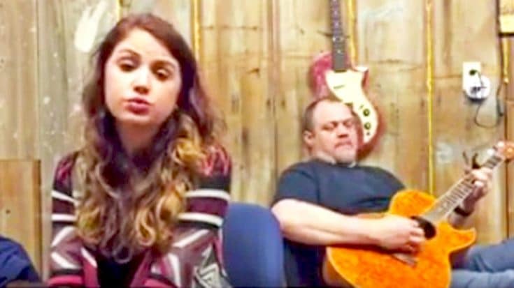 Aspiring Country Singer Breaks The Internet With STUNNING Cover Of ‘Jolene’ | Country Music Videos