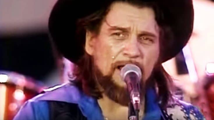 Waylon Jennings Gives 1983 Performance Of ‘Amanda’ At US Festival | Country Music Videos