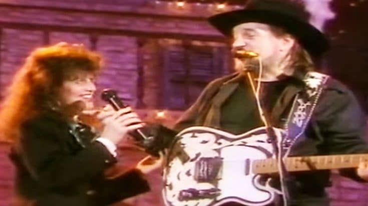 Waylon Jennings & Jessi Colter Gush Over One Another In Romantic ‘Suspicious Minds’ | Country Music Videos