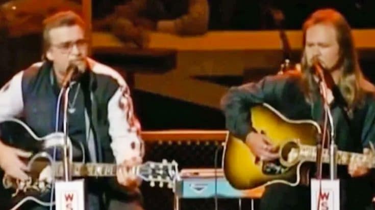 Footage Resurfaces Of Waylon Jennings Singing With Travis Tritt, And It’s Perfection | Country Music Videos
