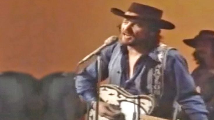 Video: Waylon Jennings Sings ‘Ramblin’ Man’ Live In 1975 | Country Music Videos