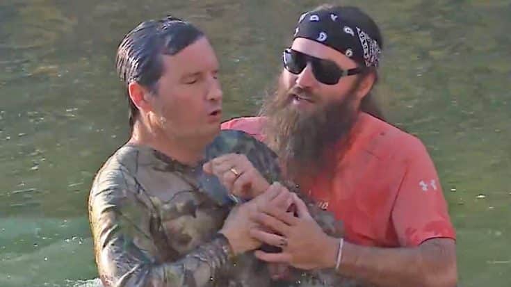 Willie Robertson Spreads The Word Of God And Does Something That Will Move You To Tears | Country Music Videos