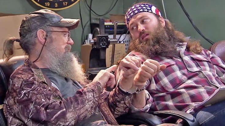 Uncle Si Handcuffs Himself To Willie Robertson, Then Loses The Key | Country Music Videos
