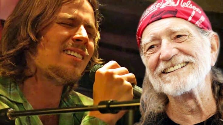 Willie Nelson’s Son Lukas Performs ‘Always On My Mind’ During 2013 Jam Session | Country Music Videos