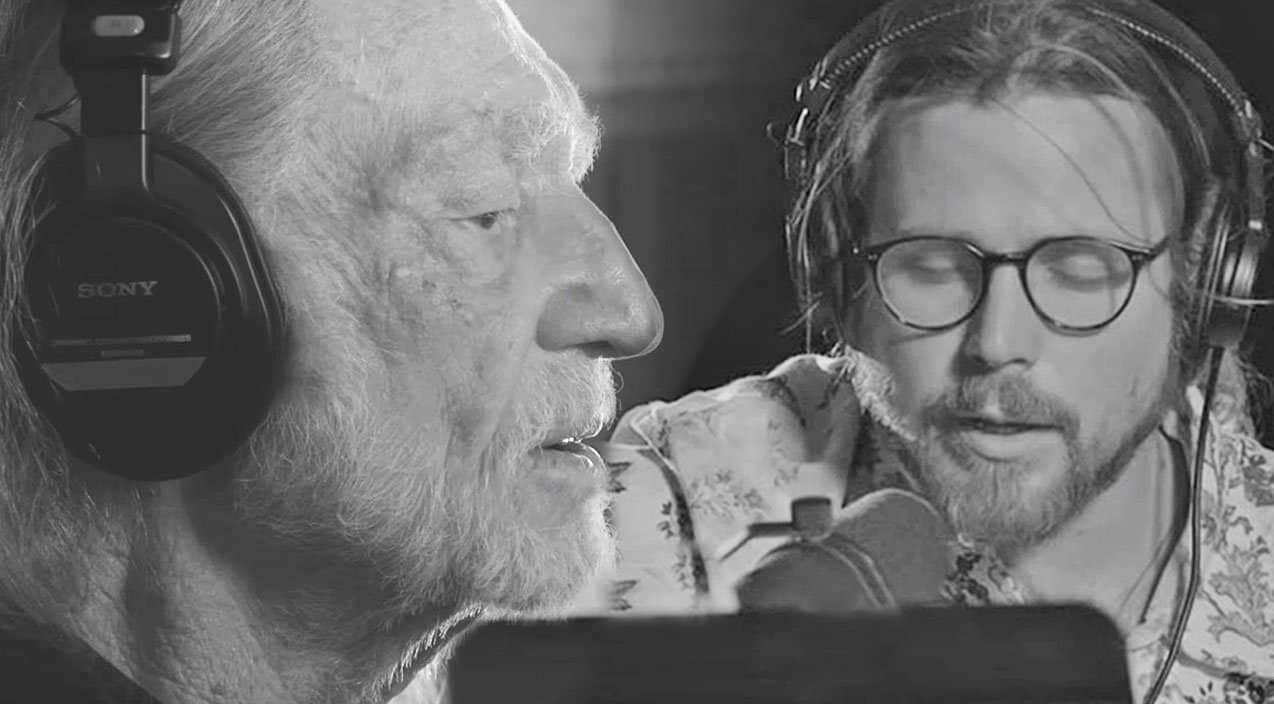 Willie Nelson Joins His Two Sons For Ear-Pleasing Performance You Need To Hear | Country Music Videos