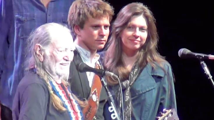 Willie Nelson, With His Son & Daughter, Sing Two Gospel Classics | Country Music Videos