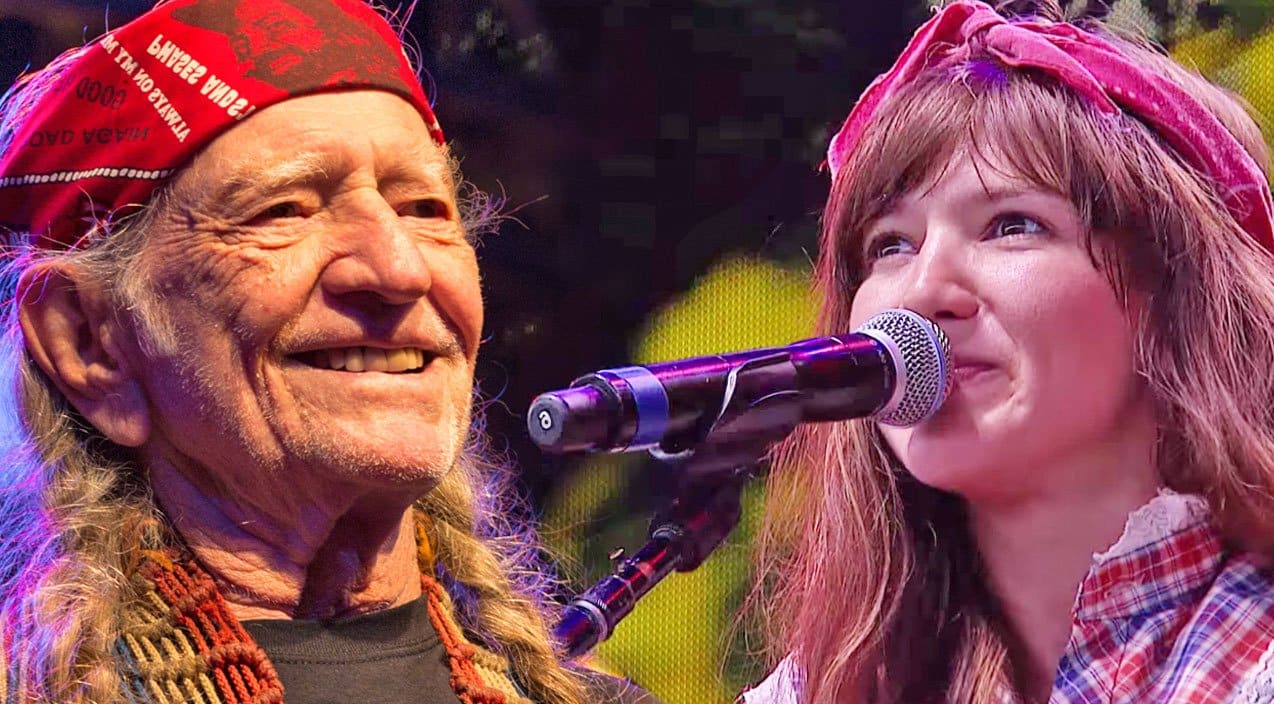 Willie Nelson’s Granddaughter, Raelyn, Performs ‘Moon Song’ At 2014 Farm Aid | Country Music Videos
