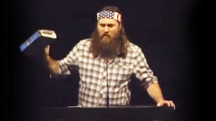 Willie Robertson Shares His Faith In Jesus With A Graduating Class, And It’s Inspiring! | Country Music Videos
