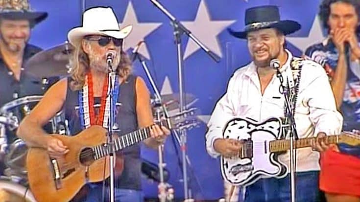 Willie Nelson & Waylon Jennings Delight With Fun-Filled Performance Of Classic Duet | Country Music Videos
