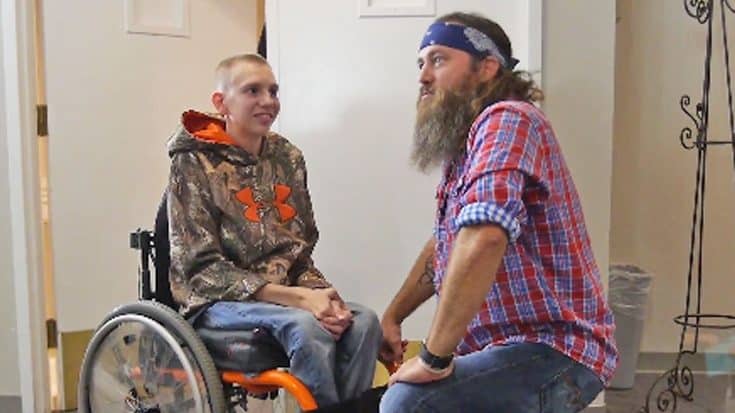 Willie Robertson Helps Make Young Fan With Rare Disease’s Biggest Wish Come True | Country Music Videos