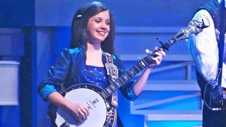Adorable 10-Year-Old Girl Sings Loretta Lynn Classic And Plays Epic ‘Dueling Banjos’ | Country Music Videos