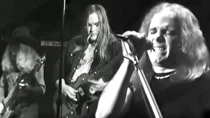 Hidden Gem: Skynyrd Shrugs Off City Slickers In Rowdy Performance Of ‘I’m A Country Boy’ | Country Music Videos