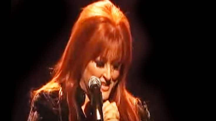 Wynonna Judd Stops Mid-Performance And Does The Unexpected | Country Music Videos