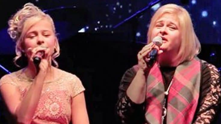 Darci Lynne Farmer And Her Mom Perform National Anthem In 2018 | Country Music Videos