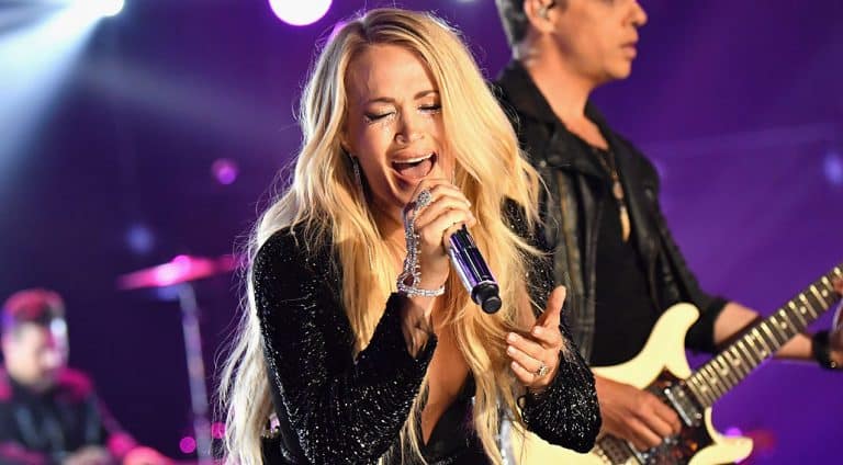 The Internet Can't Handle Carrie Underwood's 'Cry Pretty' Performance