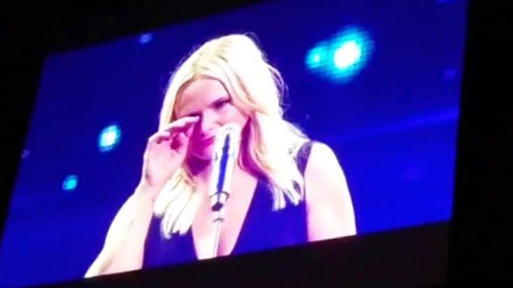 Miranda Lambert Stops Singing After Noticing Soldier’s Sign In Crowd At 2016 Show | Country Music Videos