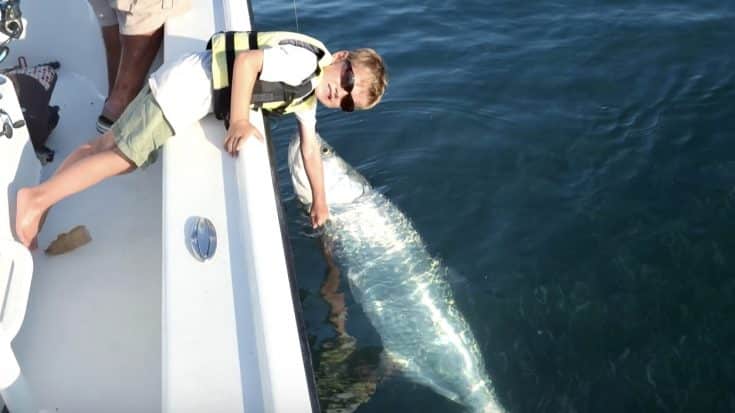 Footage Shows 6-Year-Old Angler Catch 100 LB Fish | Country Music Videos