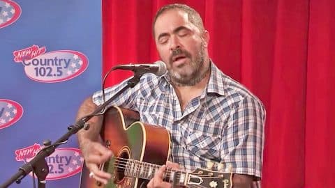 This Haunting Performance Of Aaron Lewis’ ‘Mama’ Will Rip Your Heart To Shreds | Country Music Videos