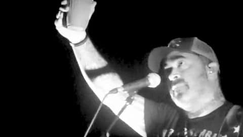 Raising His Glass, Aaron Lewis Dedicates ‘Folded Flag’ To Fallen Military Heroes | Country Music Videos