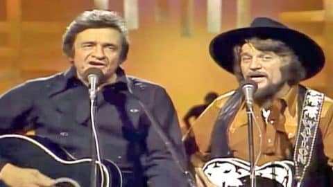 Waylon Jennings & Johnny Cash Team Up For ‘There Ain’t No Good Chain Gang’ | Country Music Videos