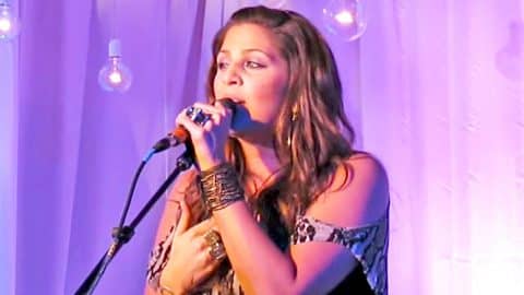 Hillary Scott Covers Sara Evans’ ‘A Little Bit Stronger’ During Fan Club Show | Country Music Videos