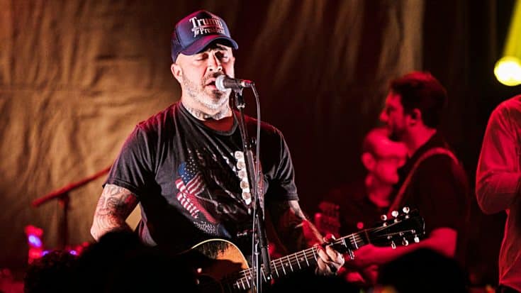 Aaron Lewis Launches Full-Blown Acoustic Tour | Country Music Videos