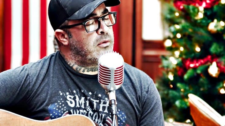 Aaron Lewis Sings Acoustic Version Of Centuries-Old “Silent Night” | Country Music Videos