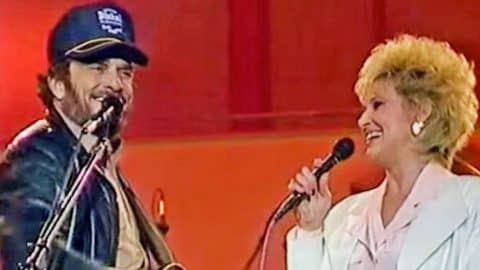 Merle Haggard & Tammy Wynette Sing ‘Okie From Muskogee’ Duet In 1988 | Country Music Videos